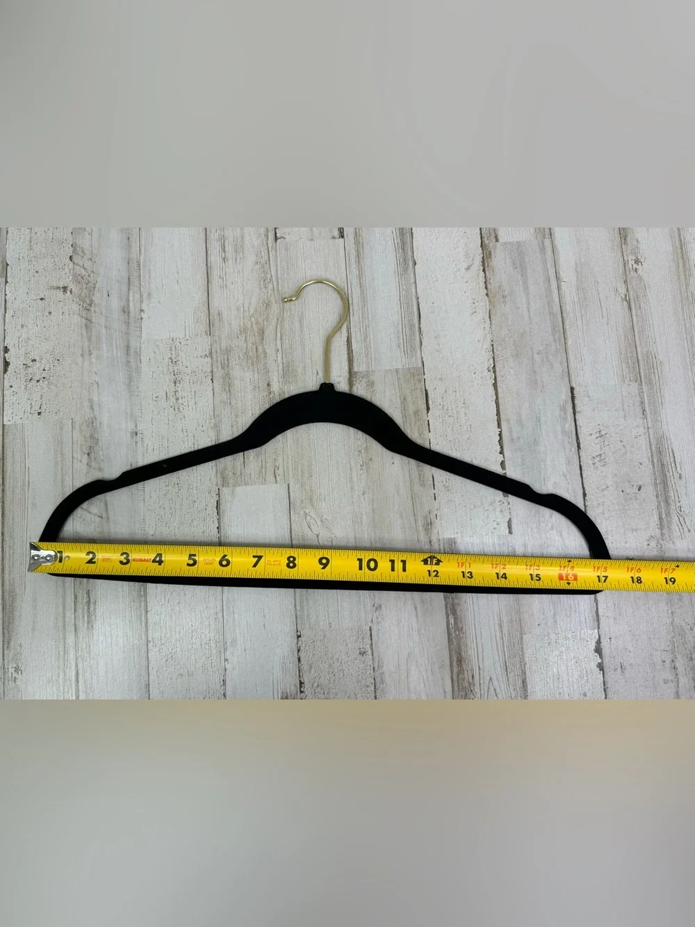 MIZGI Premium Velvet Hangers Wide with Black Gold [15-Pack]